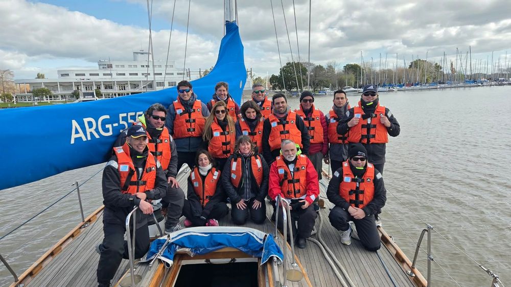 Imagen de portada - The Argentine Naval Prefecture conducted an instructional navigation for UNLP students
