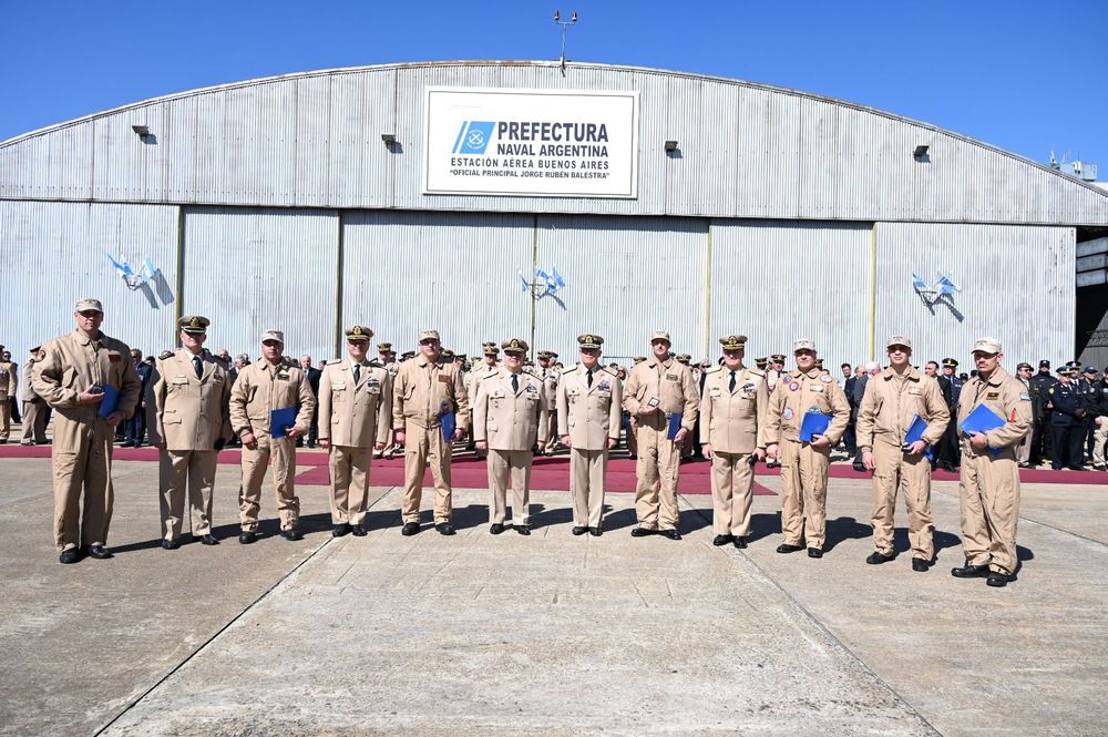 Imagen de portada - The Prefecture Celebrated the 80th Anniversary of its Aviation Service