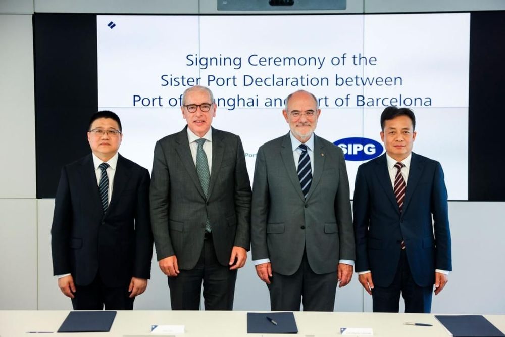 Imagen de portada - The ports of Barcelona and Shanghai strengthen their alliance with the signing of a strategic agreement