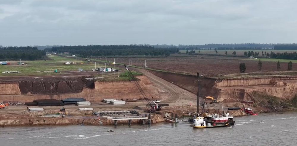 Imagen de portada - Timbúes Terminal Advances in Construction of Multipurpose Dock in Santa Fe