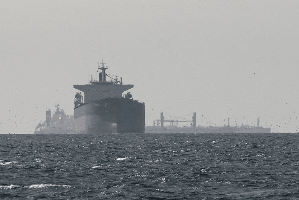 Imagen de portada - Transit in Strait of Hormuz Falls to Four Ships Due to Intensified Attacks