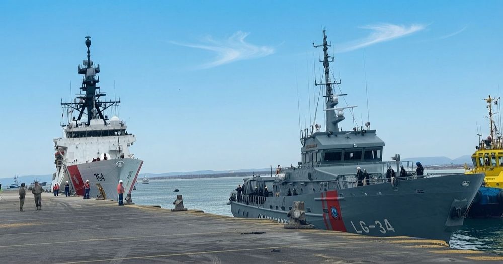 Imagen de portada - USS Gridley and USS San Antonio Arrive in Manta for Bilateral Operation