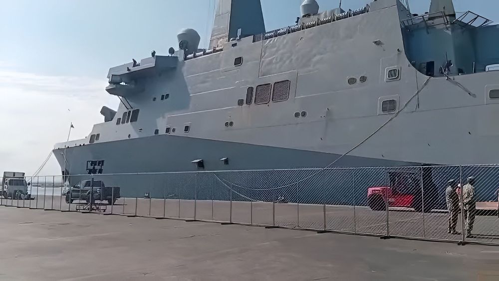 Imagen de portada - USS San Antonio of the U.S. Navy arrives at Manta port