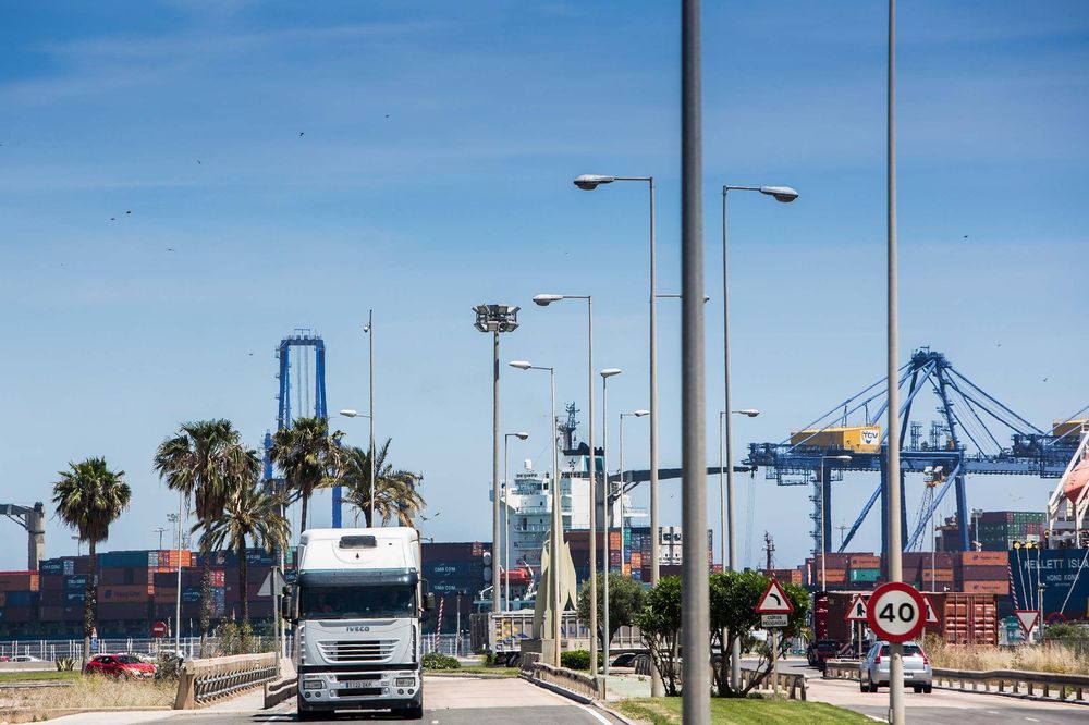 Imagen de portada - “ValenciaportPCS” lanza una nueva\xa0funcionalidad que\xa0facilita la interacción entre cargadores y transportistas