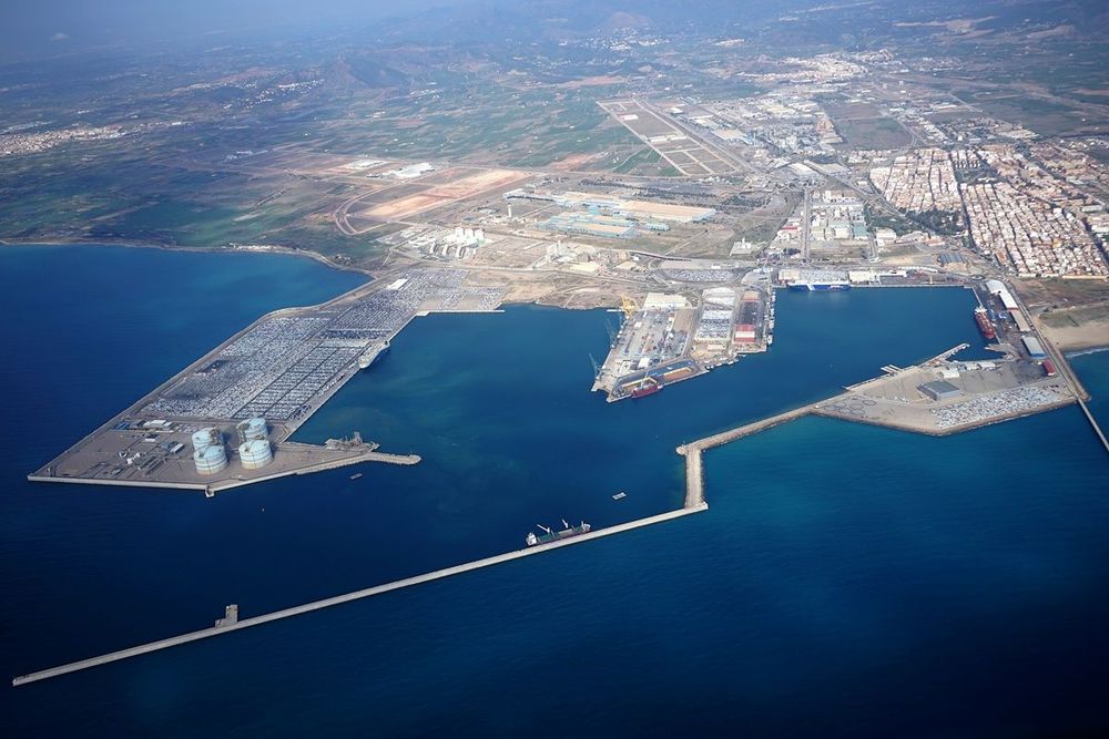 Imagen de portada - Valenciaport adelanta su proceso de electrificación con una planta undimotriz y una nueva plataforma solar