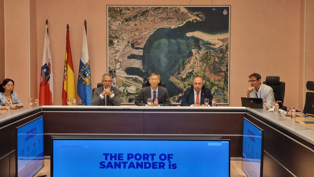 Imagen de portada - Yao Jing Visits Port of Santander to Strengthen Trade with China