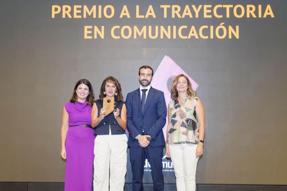 Imagen de portada - adComunica reconoce en su vigésimo aniversario la Trayectoria en Comunicación de PortCastelló
