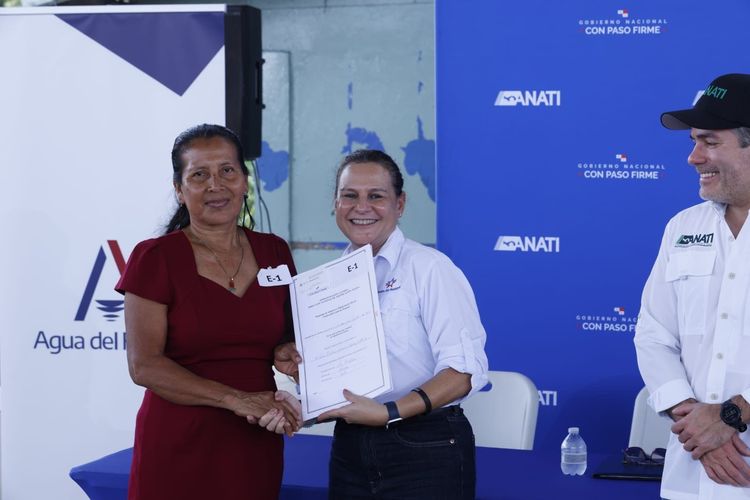 Imagen de portada - 130 Property Titles Delivered by the Panama Canal in the Río Indio Basin