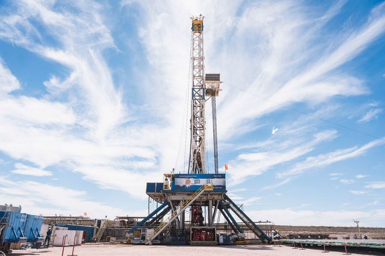 YPF, Eni y XRG formalizaron una alianza para el desarrollo del upstream en el proyecto Argentina LNG