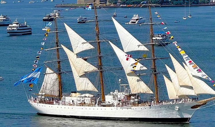 La fragata ARA Libertad desfiló en Nueva York por los 250 años de la independencia de Estados Unidos