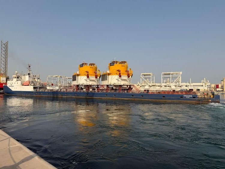 Las monoboyas del sistema de exportación offshore de VMOS cruzaron el estrecho de Ormuz rumbo a Río Negro