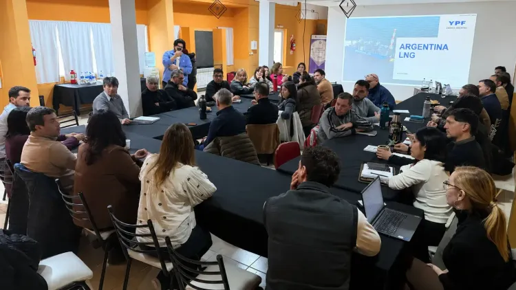 Río Negro acerca el proyecto Argentina GNL a proveedores y comunidades locales