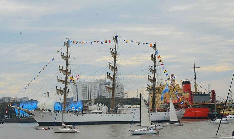 La fragata Libertad regresó al país tras recorrer 15.902 millas y visitar nueve puertos