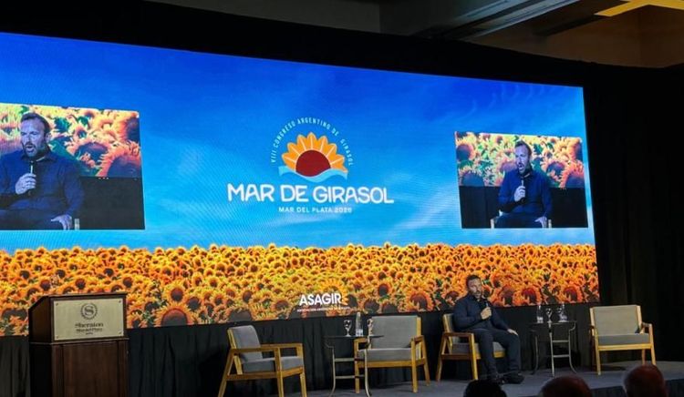 Fabián Calle en el VIII Congreso de Girasol: el nuevo orden mundial bipolar y sus oportunidades para el sector agroexportador