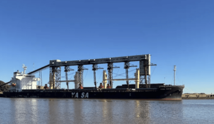Zarpó el Yasa Tokyo tras un mes varado en San Pedro: reanudan las exportaciones de granos