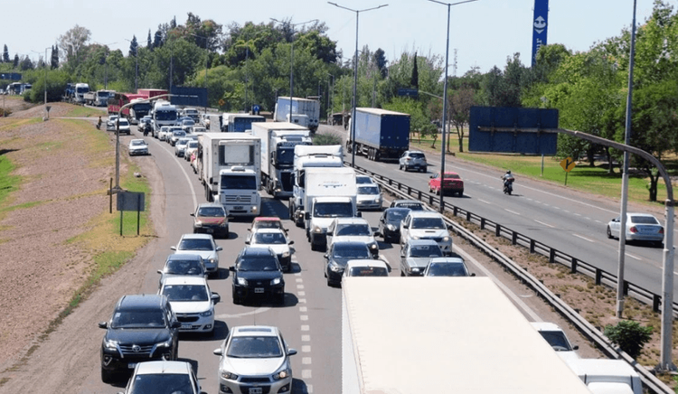 El Gobierno modifica el sistema de certificación de vehículos de transporte de cargas y pasajeros.