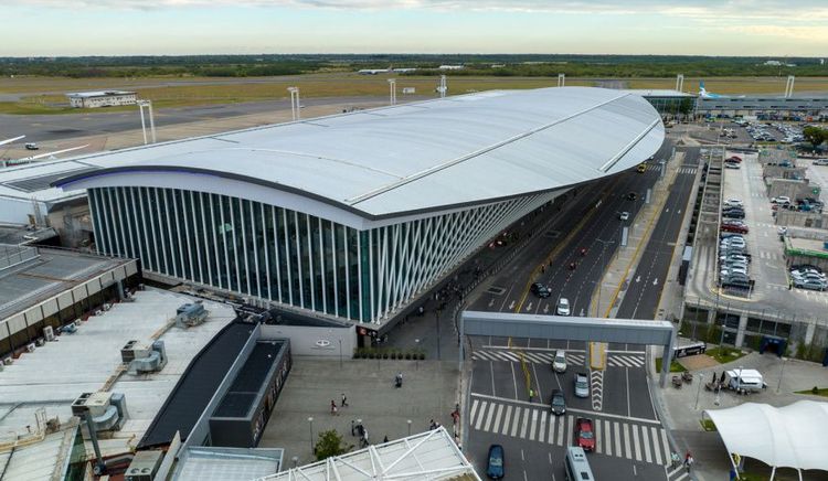 Elevador con pasajeros cayó en el Aeropuerto de Ezeiza: hay seis heridos