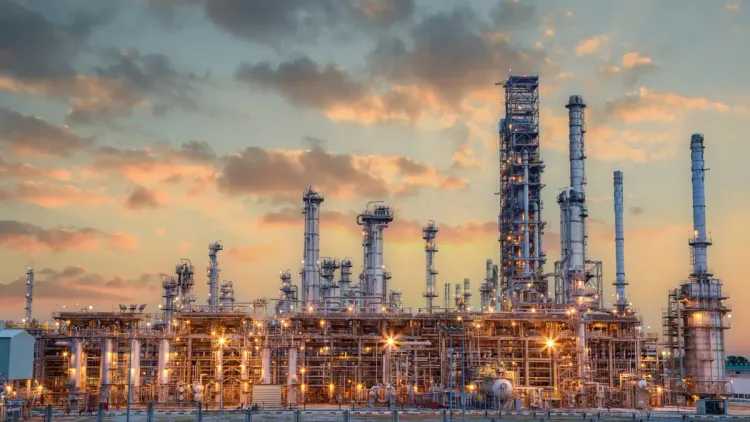 India exige a sus refinerías reportes semanales de crudo ruso para destrabar el acuerdo con EE.UU.