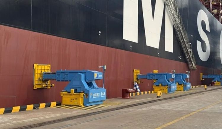 Qingdao estrena sistema automatizado de amarre por vacío y acorta el atraque a 30 segundos