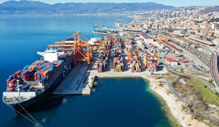 Puerto de Rijeka potencia sus operaciones con nuevas grúas RTG híbridas