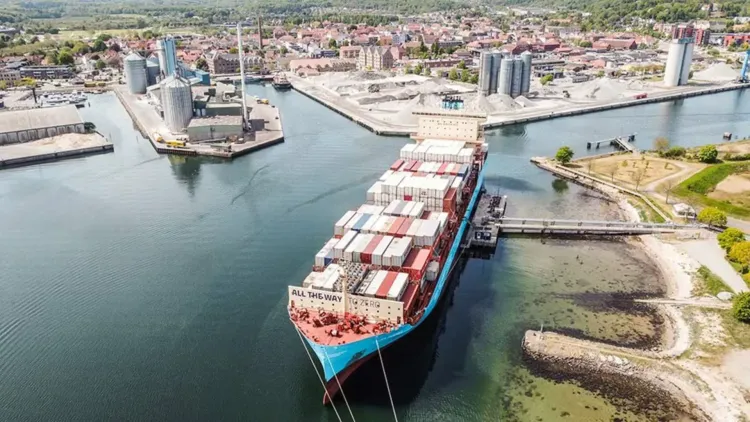 Maersk evalúa ampliar el uso de etanol en sus buques para reducir la dependencia energética de China