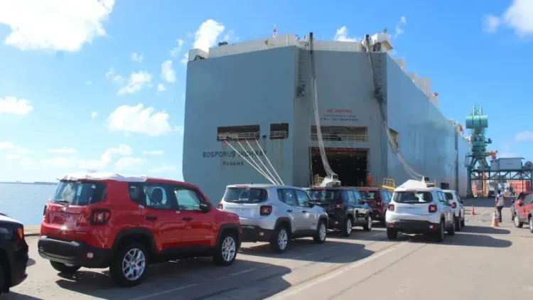 El Puerto de Suape consolida su liderazgo en la exportación de vehículos en 2025