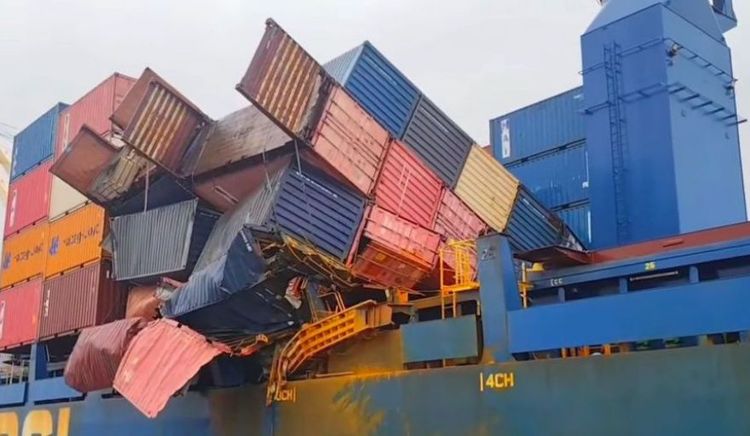 Puerto de Vigo asiste al portacontenedores Maria Francisca tras temporal