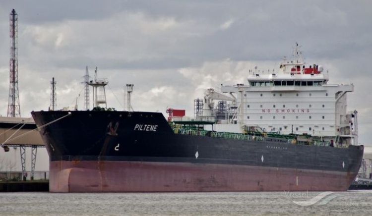 Petrolero sancionado queda a la deriva en el mar de Alborán