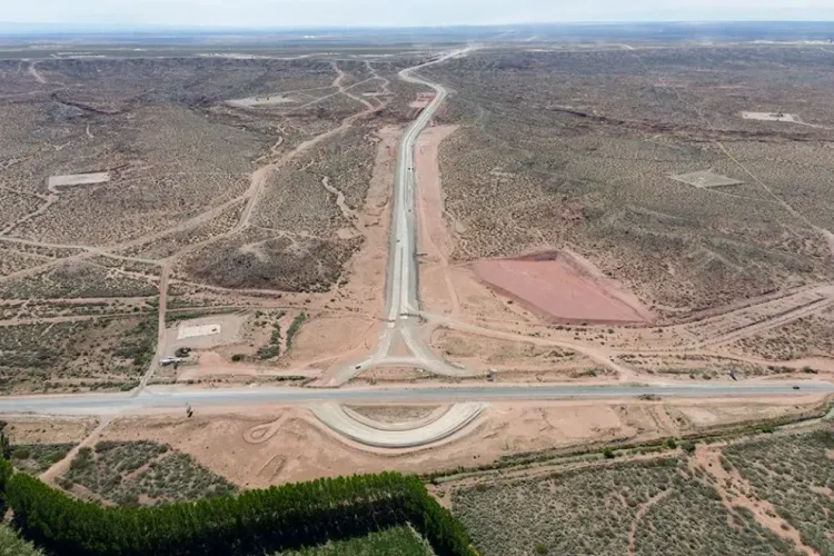 Implementarán desvíos en la Ruta 7 por obras viales en el acceso a Añelo