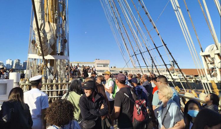 La fragata ARA “Libertad” cerró su paso por Mar del Plata tras recibir a unas 50.000 personas