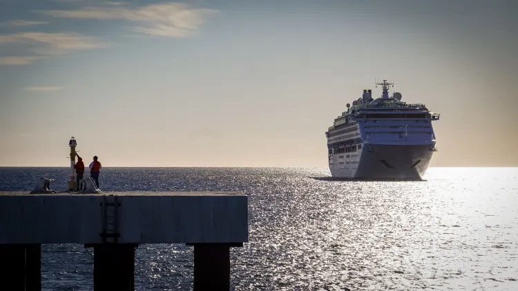 El buque de pasajeros Pacific World realizó su primera escala en Chubut