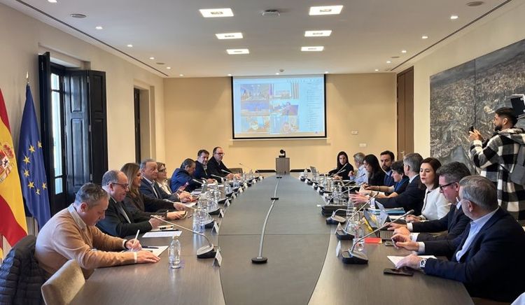 Valenciaport cierra 2025 con récord histórico de 5,66 millones de TEU y crecimiento en ingresos