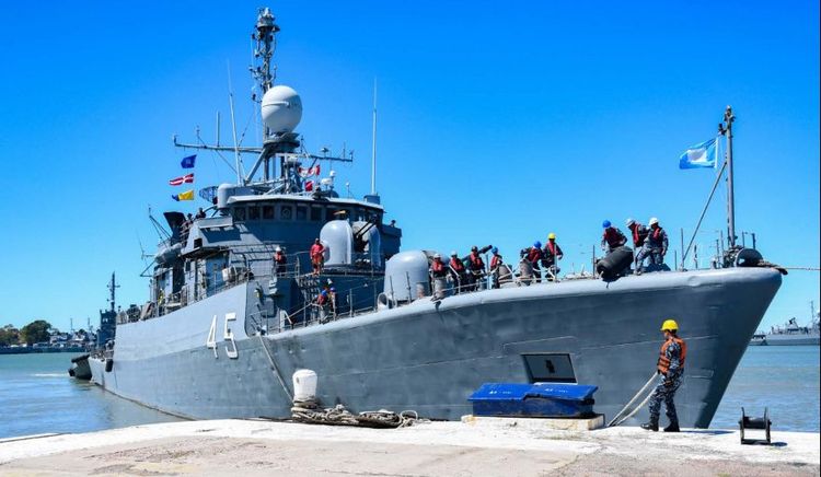 La corbeta ARA “Robinson” partió desde Puerto Belgrano para brindar apoyo a la Regata Buenos Aires–Río de Janeiro