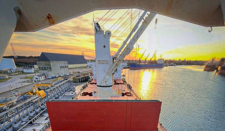 Puerto Quequén mantiene ritmo sostenido de embarques con múltiples buques en operación