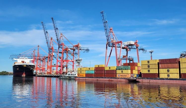 Dock Sud operó el buque más grande de su historia y marcó un nuevo récord