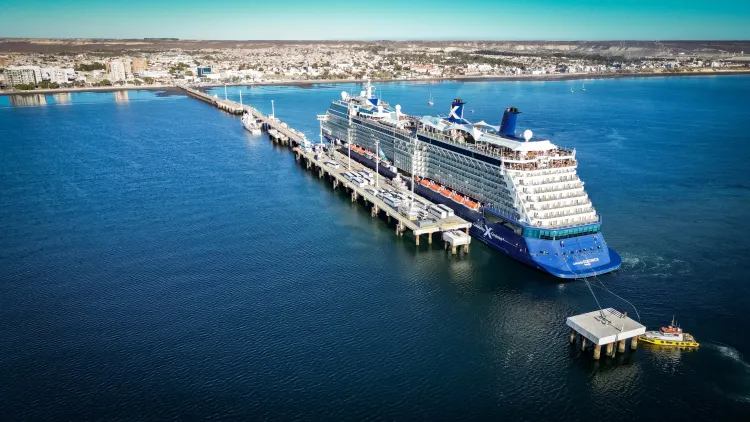 El Celebrity Equinox concretó su sexta recalada en Chubut
