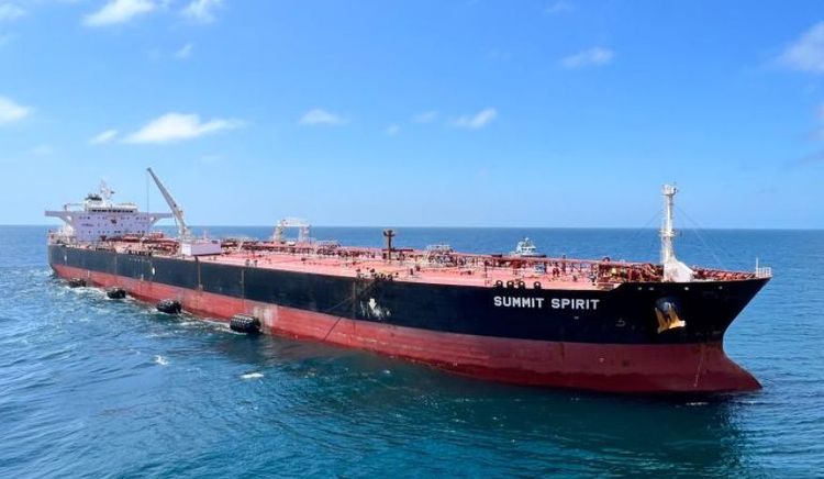 Puerto Rosales recibió al buque tanque Summit Spirit con una carga récord de crudo