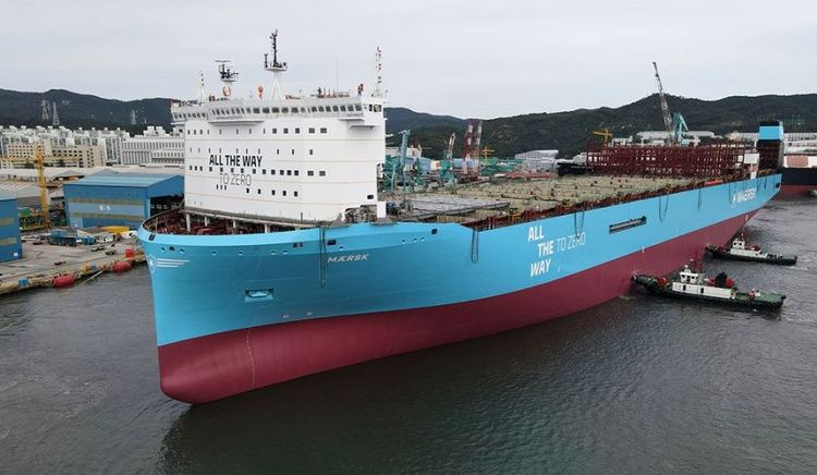 Maersk suspende bookings y aplica recargos ante disrupciones en Medio Oriente
