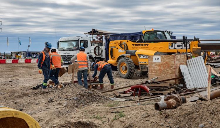 El oleoducto Vaca Muerta Sur concretó el cruce del río Negro y marca un hito en la obra