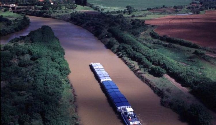 La Amazonía depende del transporte fluvial para sostener el abastecimiento de combustibles