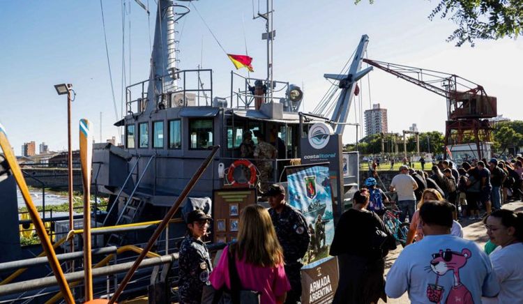 Unidades de la Armada Argentina hicieron escala en el puerto de Santa Fe