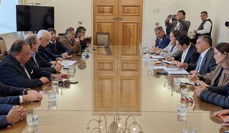 Transportistas de carga plantearon al Gobierno chileno el impacto del alza del diésel en la actividad