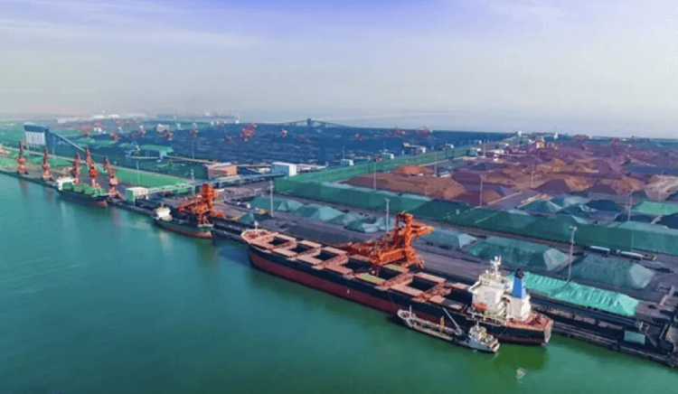 Shandong Port concreta subasta récord de coque de petróleo en Qingdao
