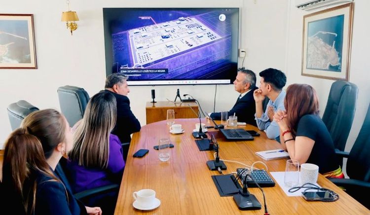 Puerto Antofagasta presentó sus proyectos estratégicos al diputado Carlo Arqueros