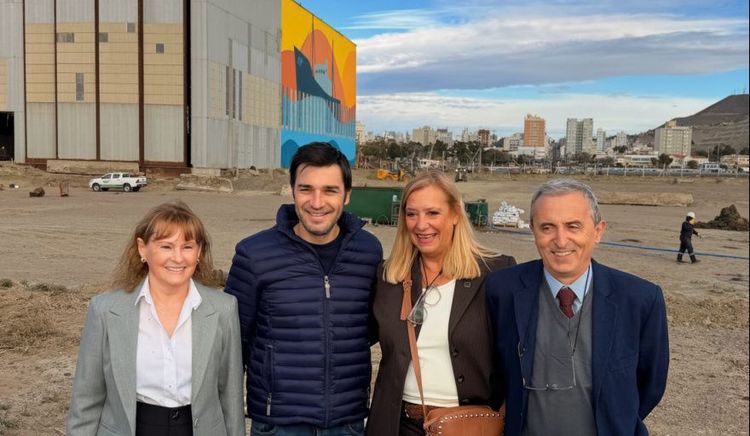 El gobernador de Chubut visitó las obras del astillero de Comodoro Rivadavia y constató el avance del sincrolift y los trabajos de pilotaje