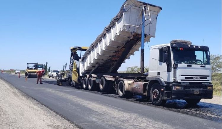 Dos frentes de obra simultáneos avanzan en la rehabilitación integral de la Ruta Provincial 6 en Córdoba