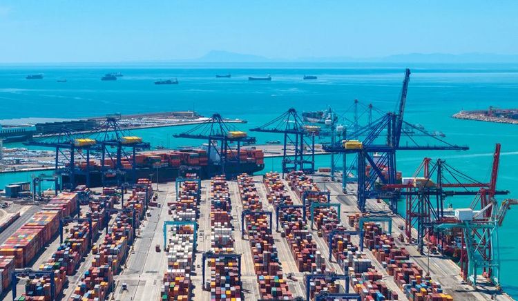 APM Terminals renueva su concesión en Valencia hasta 2049 con OPS y adaptación para megabuques