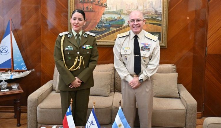 El Prefecto Nacional Naval recibió a representantes de Chile y Perú para fortalecer la cooperación marítima regional