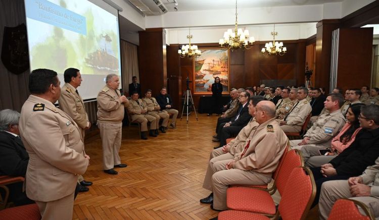 La Prefectura Naval homenajeó a los veteranos del GC-82 Islas Malvinas que repelieron un ataque británico en la Bahía de la Anunciación
