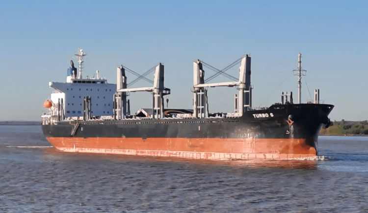 El buque Turbo S llegó a Timbúes para cargar 32.000 toneladas de maíz argentino en el segundo embarque de COFCO